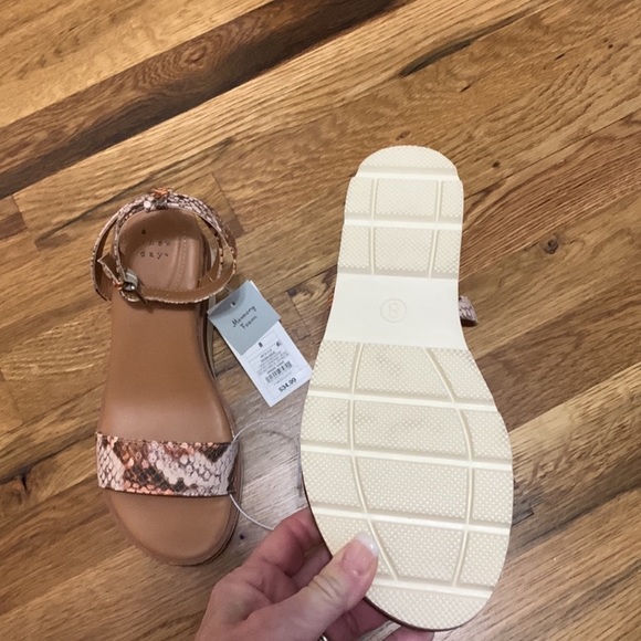 💕5/$15 A NEW DAY Snakeskin Wedge Sandals size 8 , NEW with Tags - Picture 3 of 3